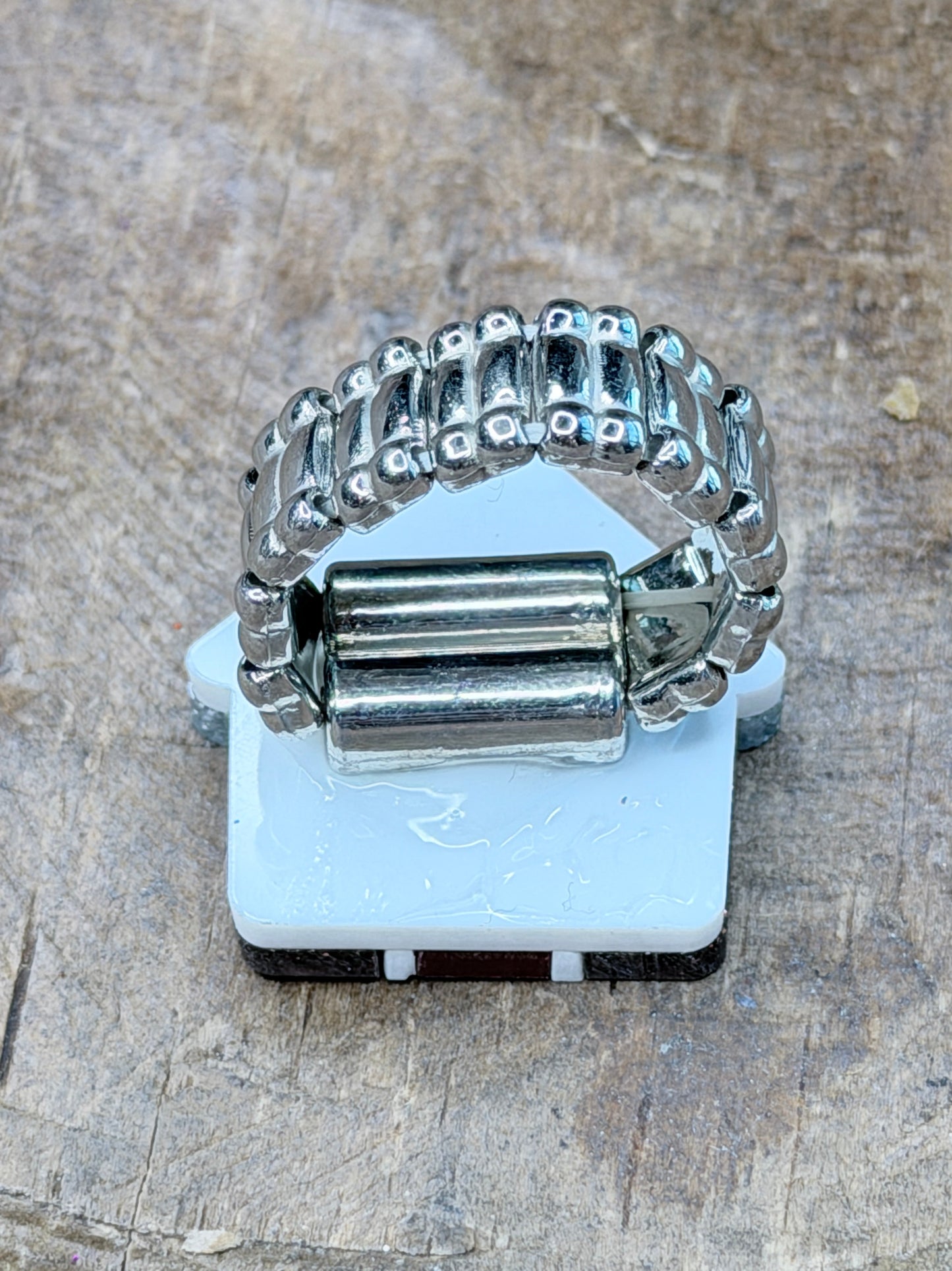 Acrylic Gingerbread House Stretch Ring - ERR ORIGINAL