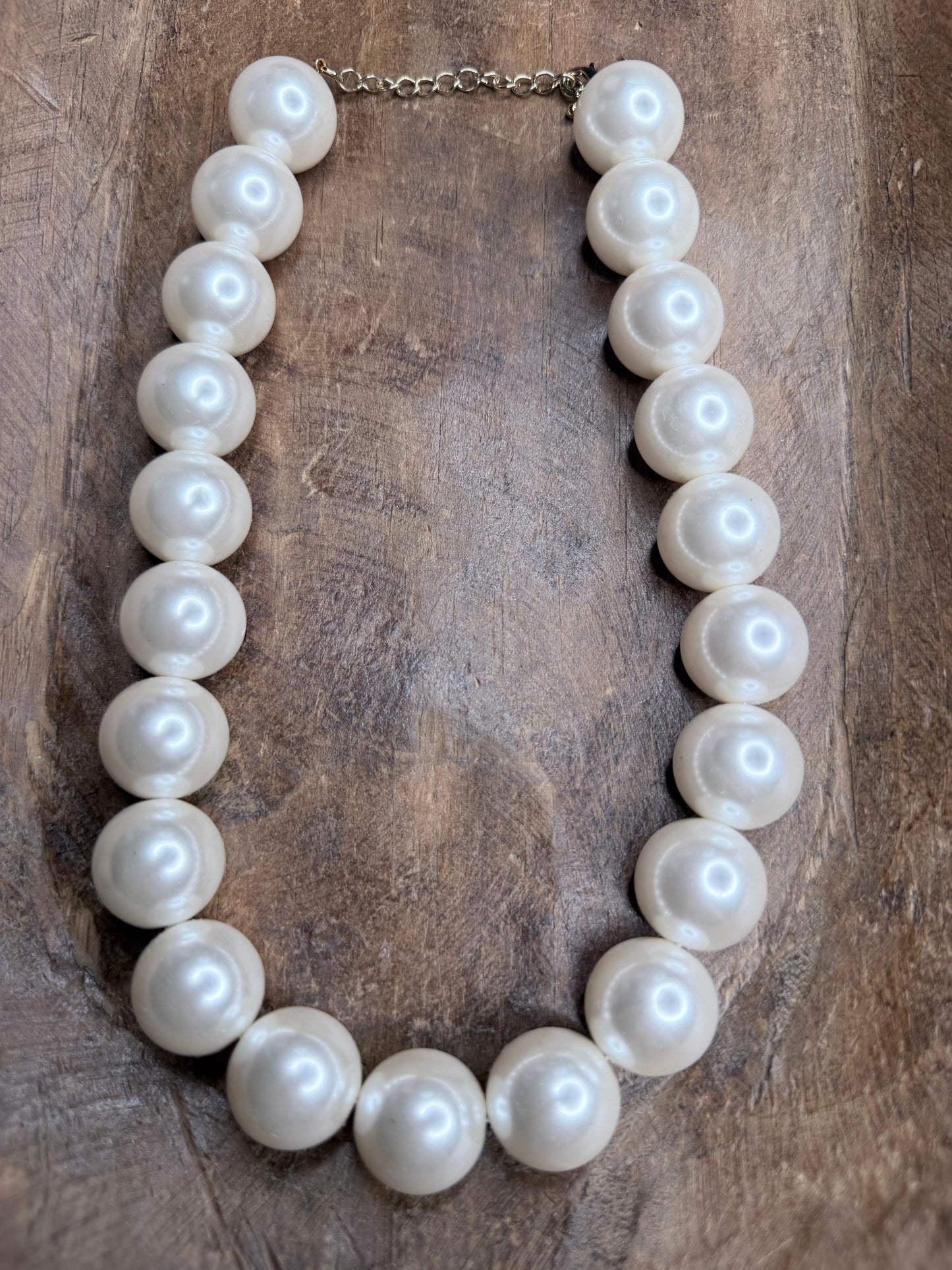 Elegant Chunky Faux Pearl Necklace