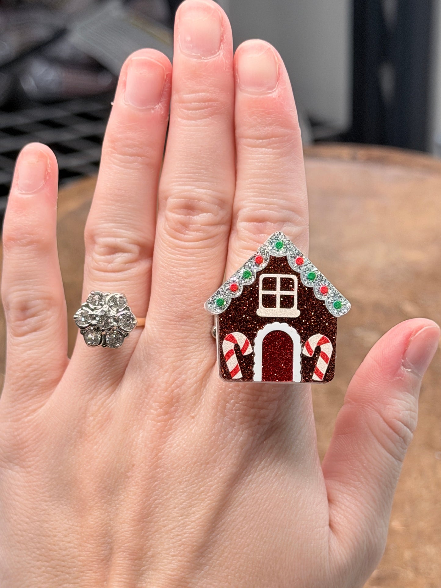 Acrylic Gingerbread House Stretch Ring - ERR ORIGINAL