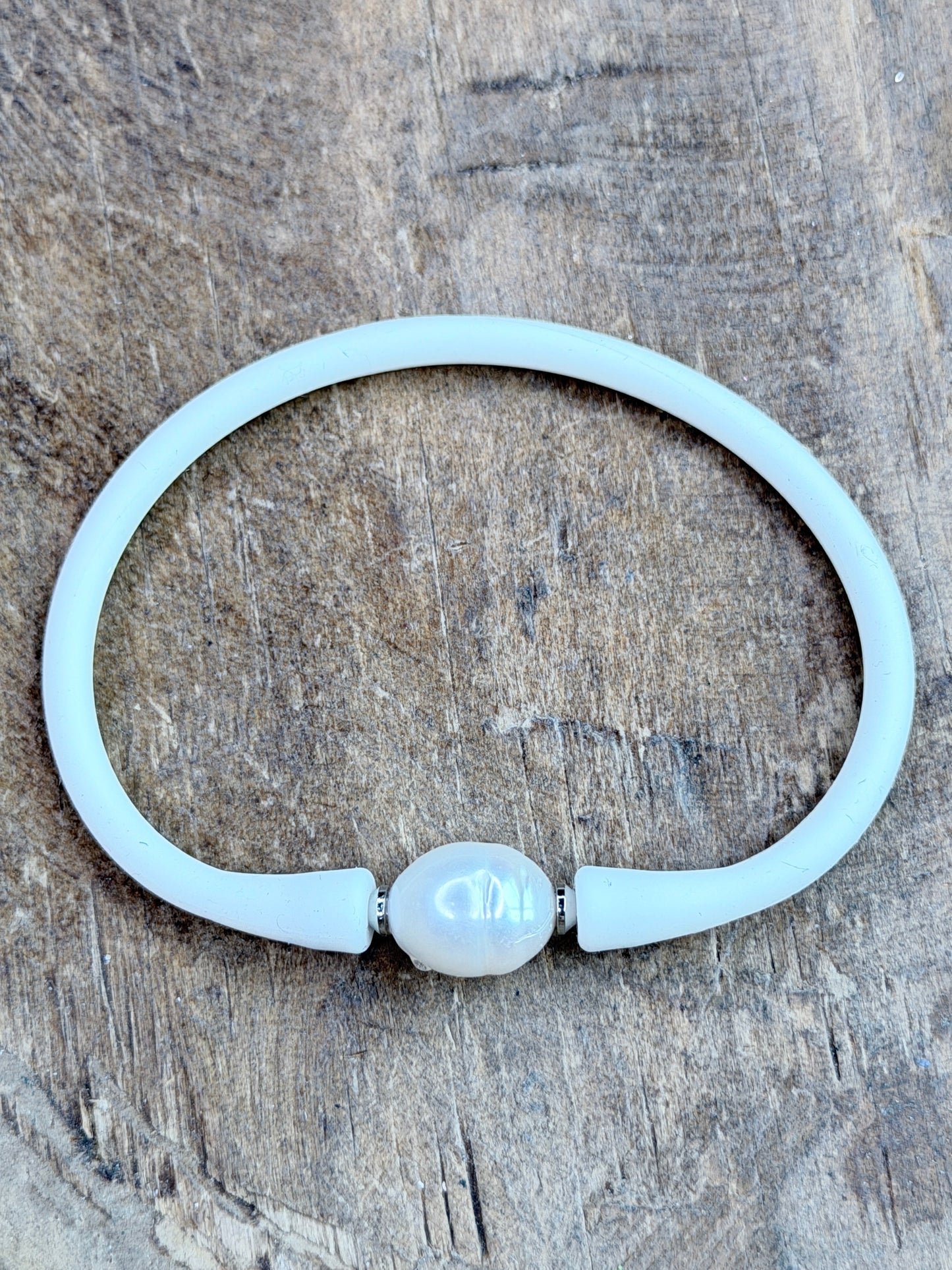 Stretchy Rubber and Freshwater Pearl Bracelet (White)