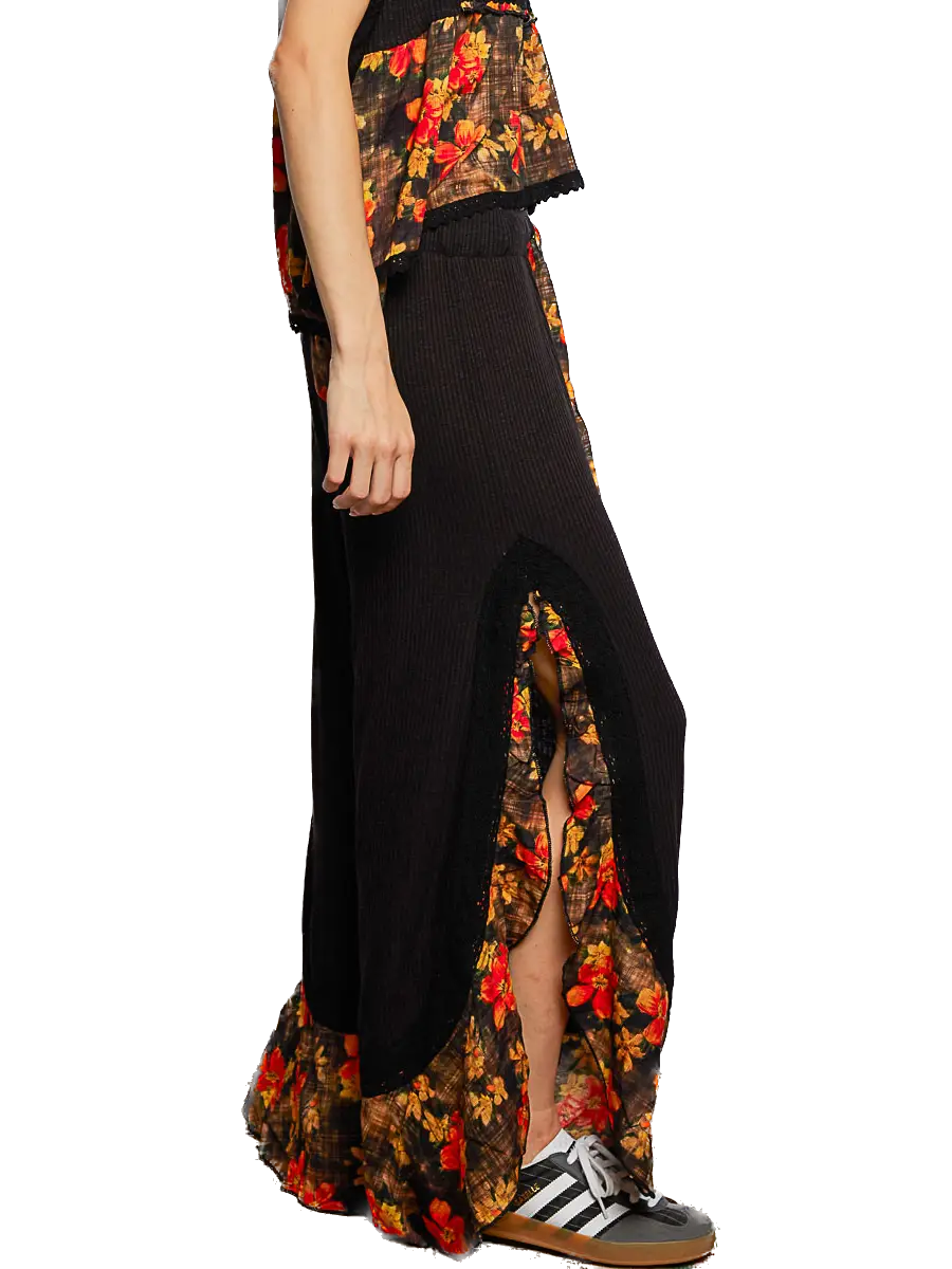 POL- Floral Accent Ruffled Ribbed Pants (Black)