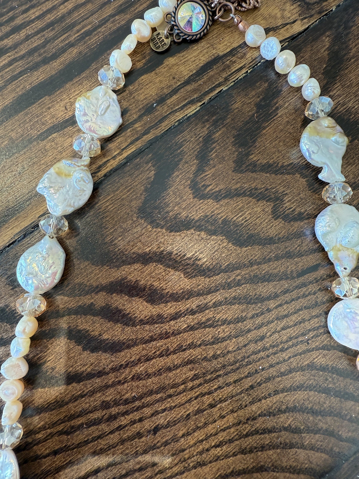 A Rare Bird- Short Pearl Necklace (Pink and Cream)