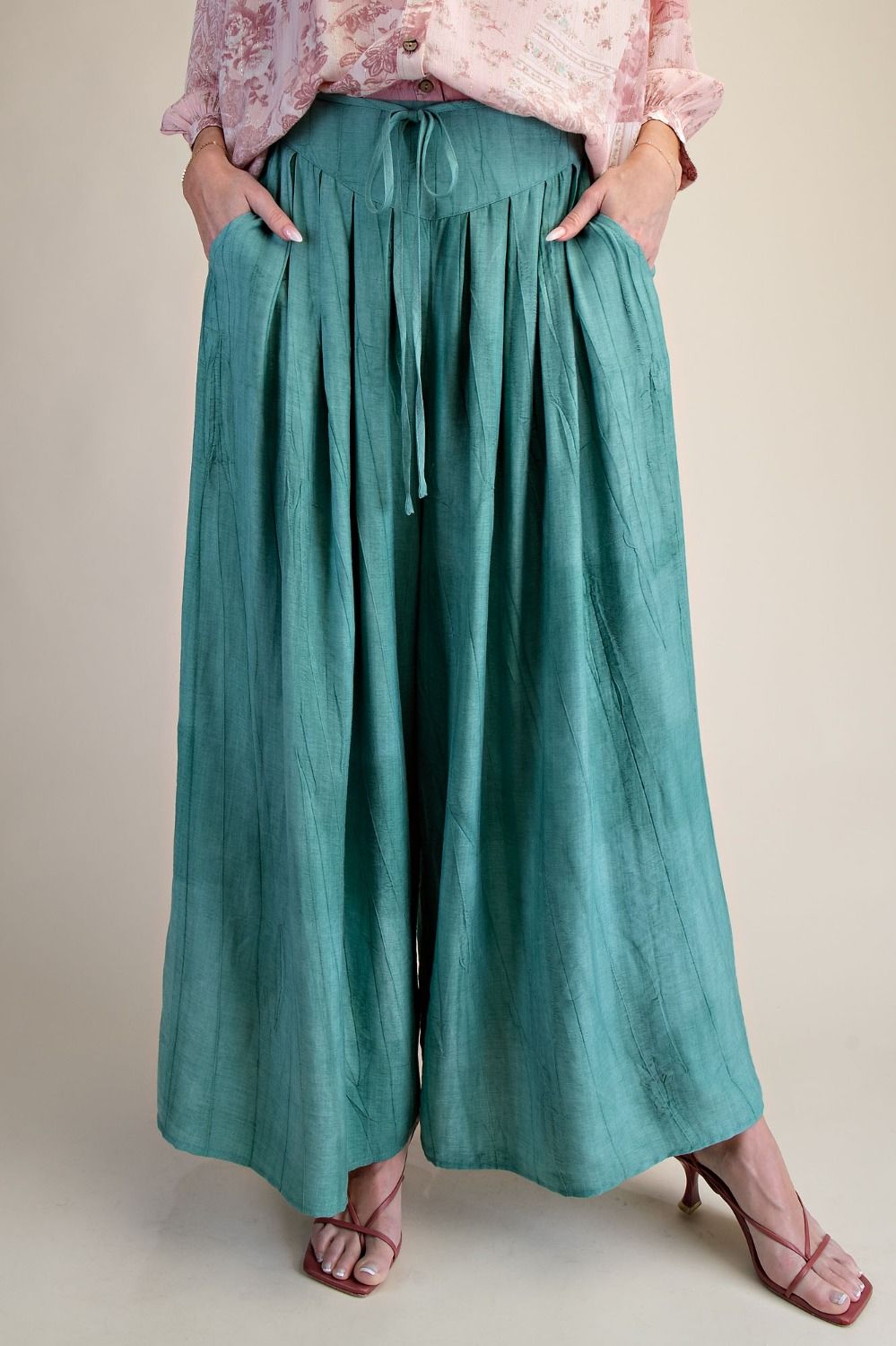 Easel- Textured Woven Palazzo Pants (Atlantis Green)