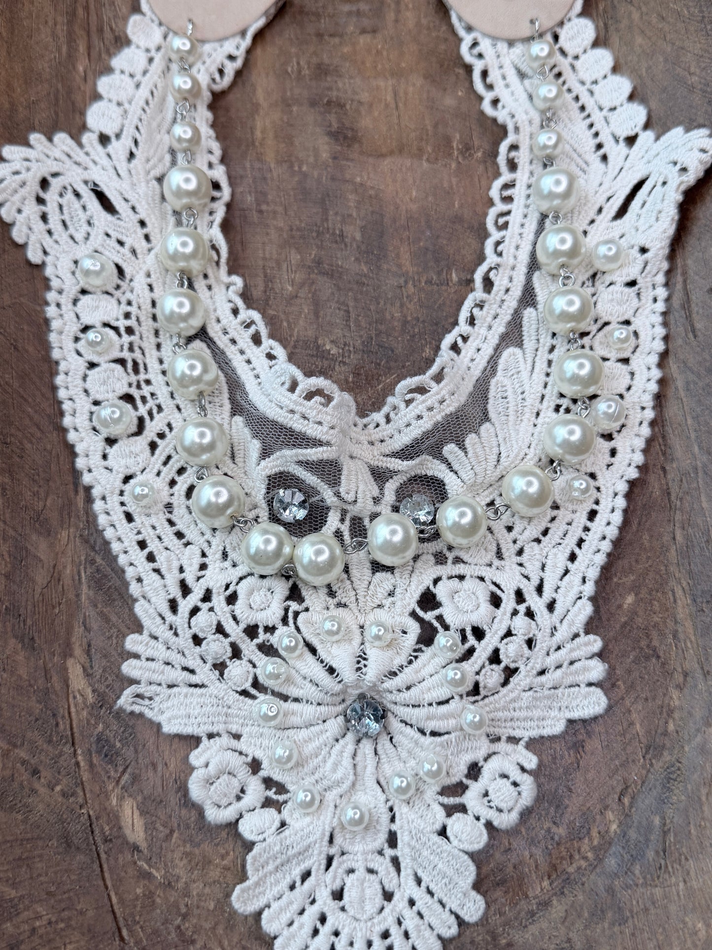 Sandra Ling- Pearls and Lace Bib Necklace (Crochet)