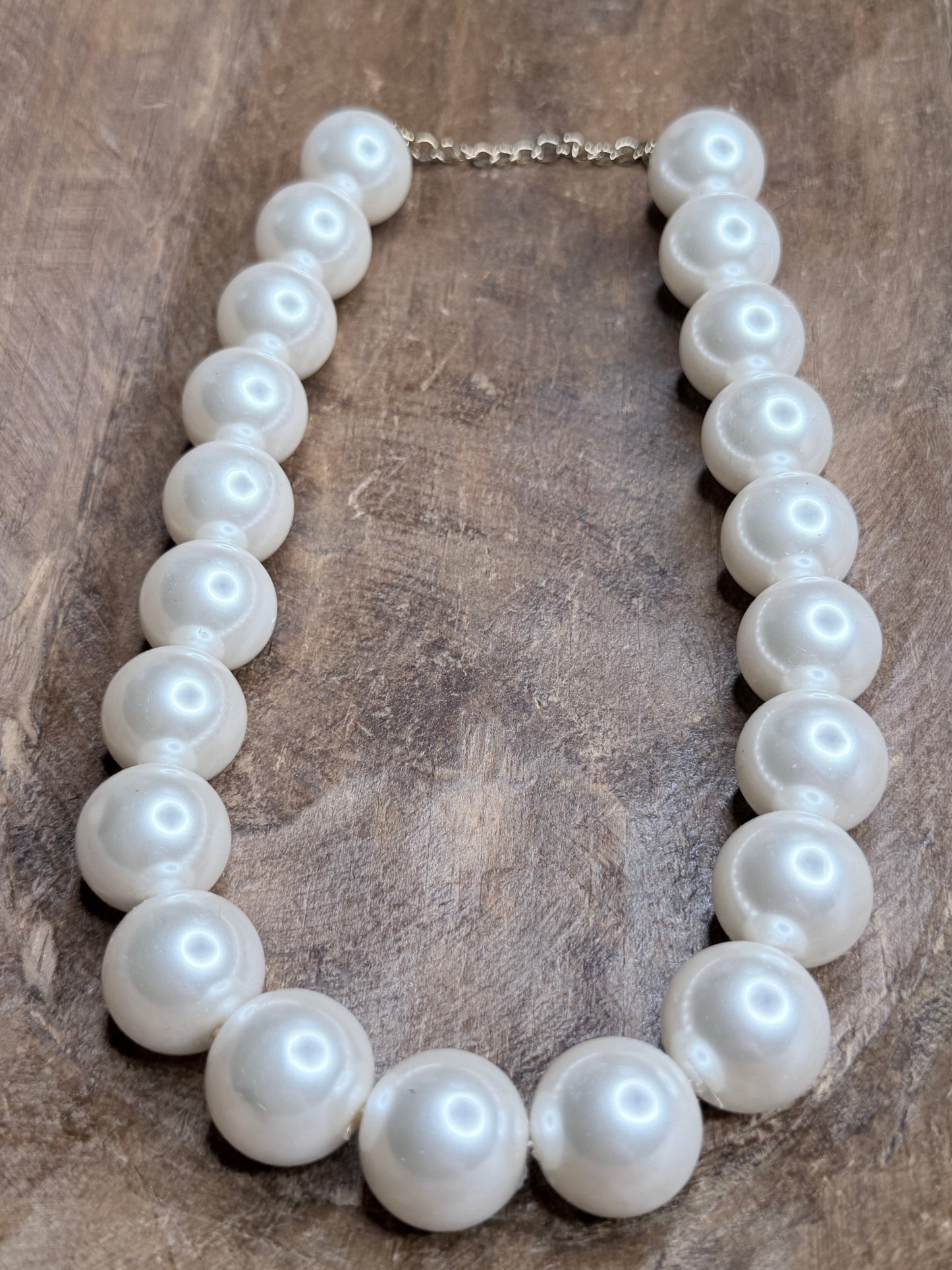 Elegant Chunky Faux Pearl Necklace