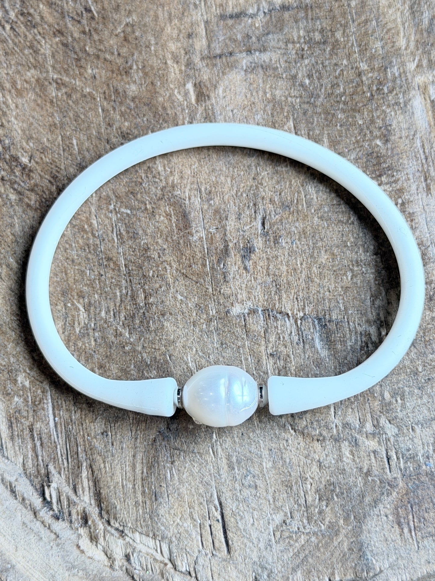Stretchy Rubber and Freshwater Pearl Bracelet (White)