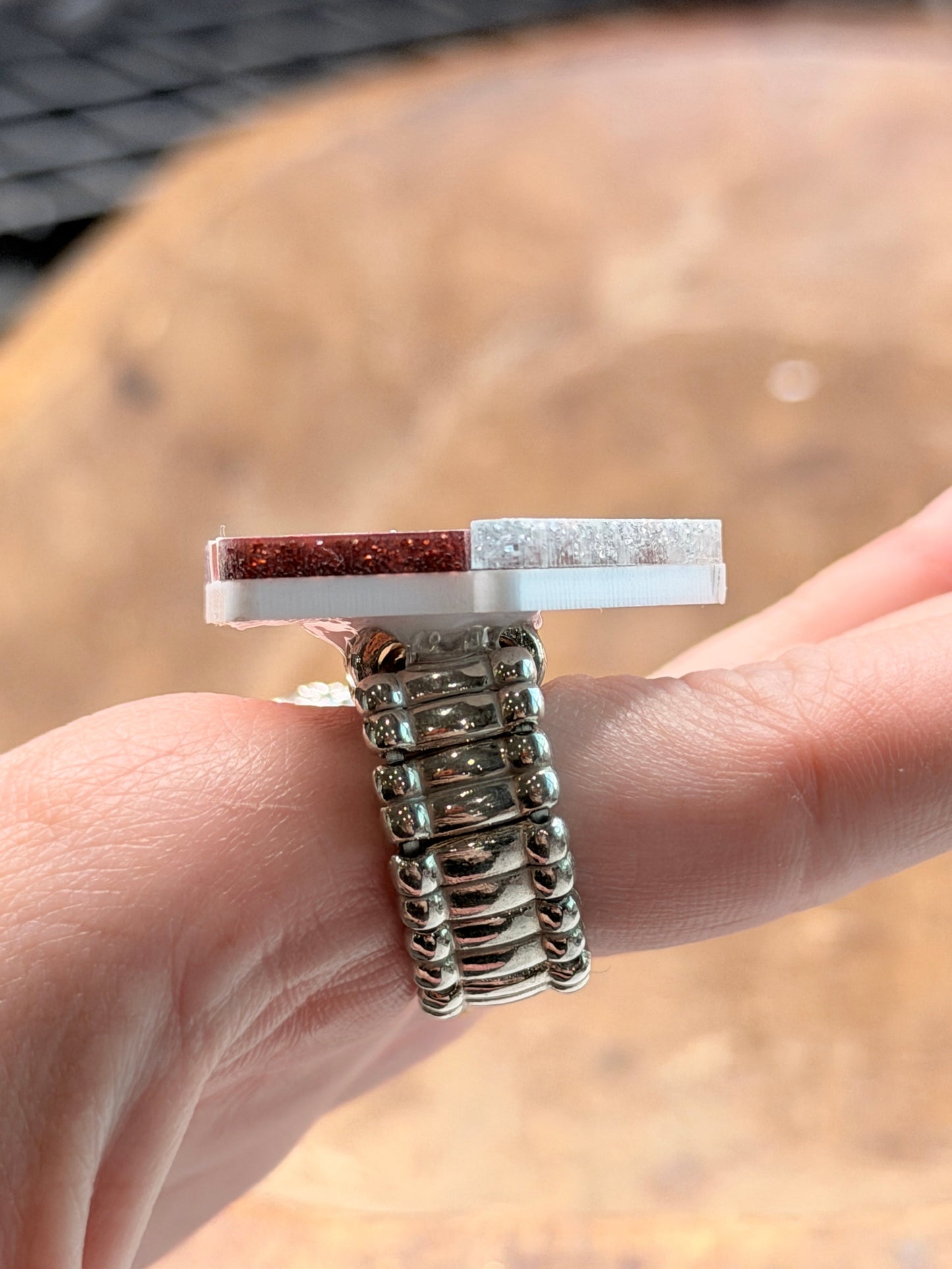 Acrylic Gingerbread House Stretch Ring - ERR ORIGINAL