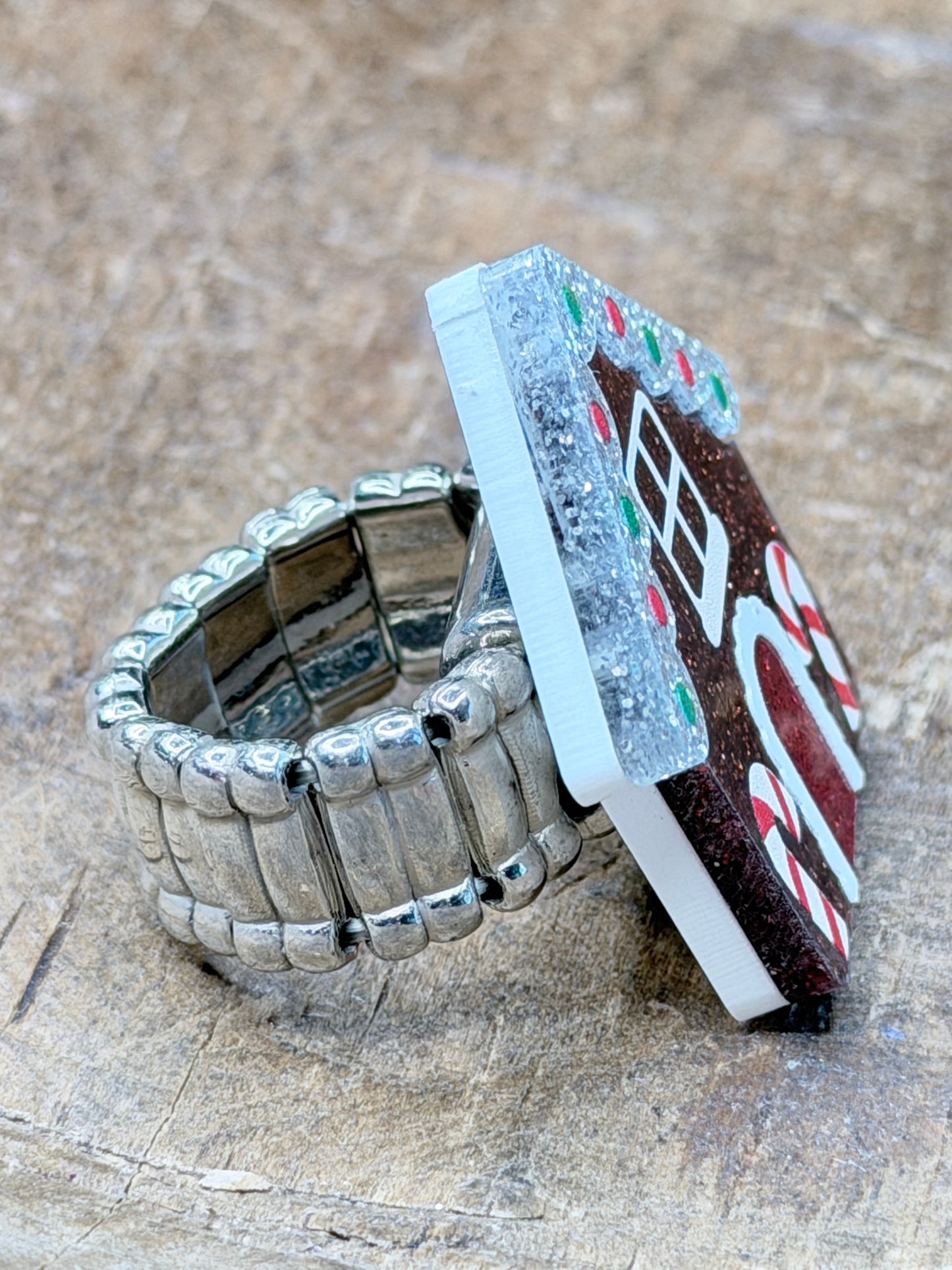 Acrylic Gingerbread House Stretch Ring - ERR ORIGINAL