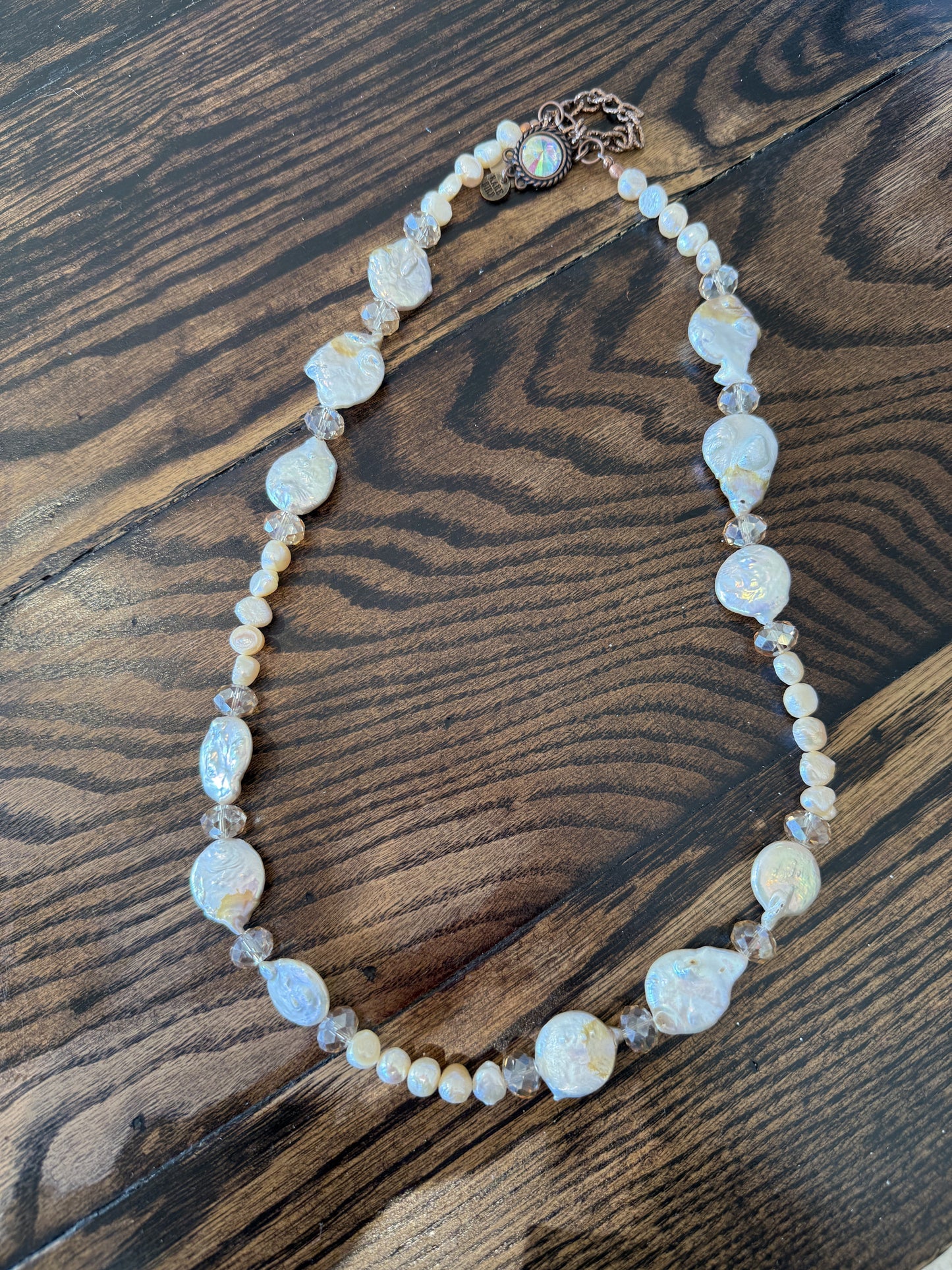 A Rare Bird- Short Pearl Necklace (Pink and Cream)