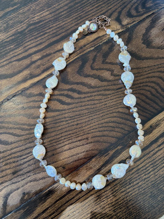 A Rare Bird- Short Pearl Necklace (Pink and Cream)