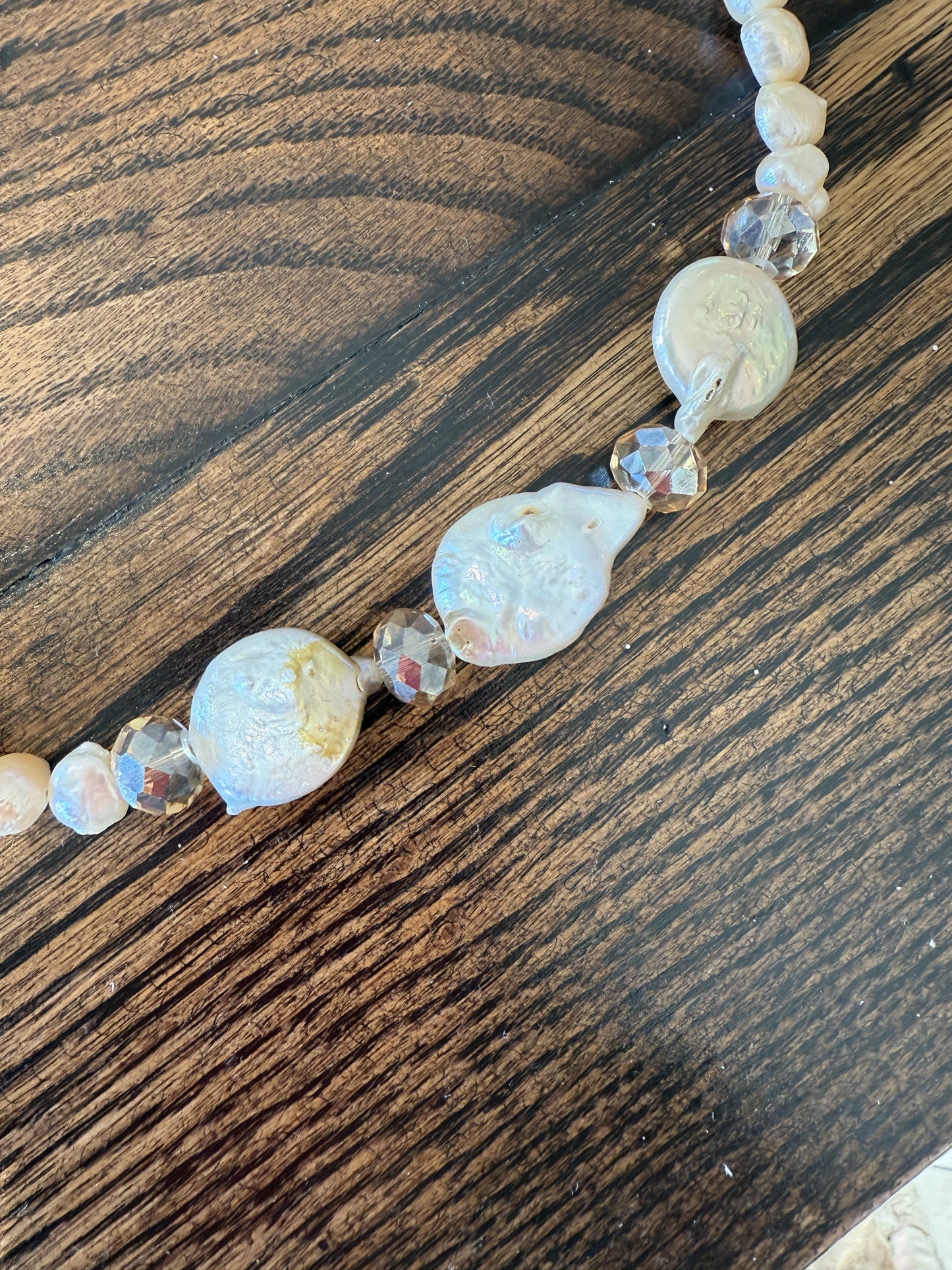 A Rare Bird- Short Pearl Necklace (Pink and Cream)